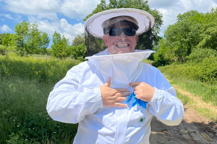 Be a beekeeper for a day! - Mel La Caseta (1 7bdacead)