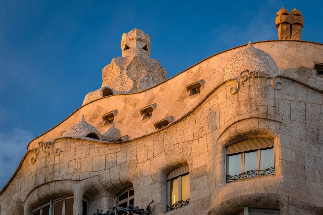 Visit the Essential Quarry for only 12.50€! (12035 12 Casa Mila La Pedrera Barcelona Antoni Gaudi)