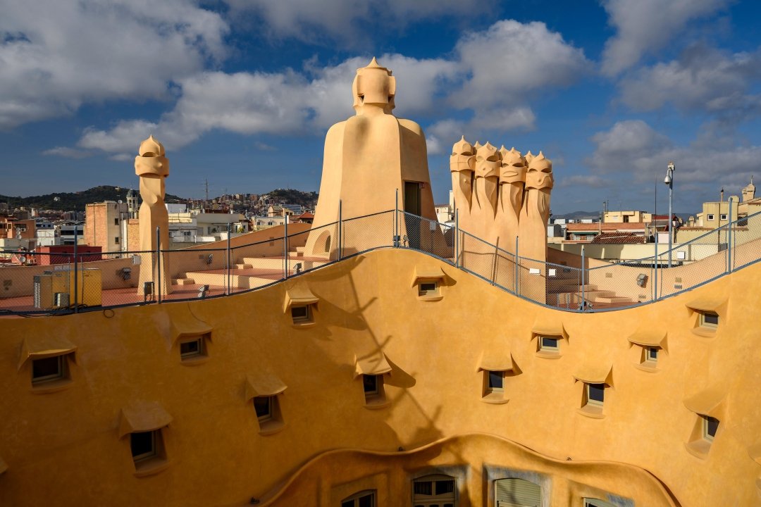 Visit the Essential Quarry for only 12.50€! (12035 13 Casa Mila La Pedrera Barcelona Antoni Gaudi)