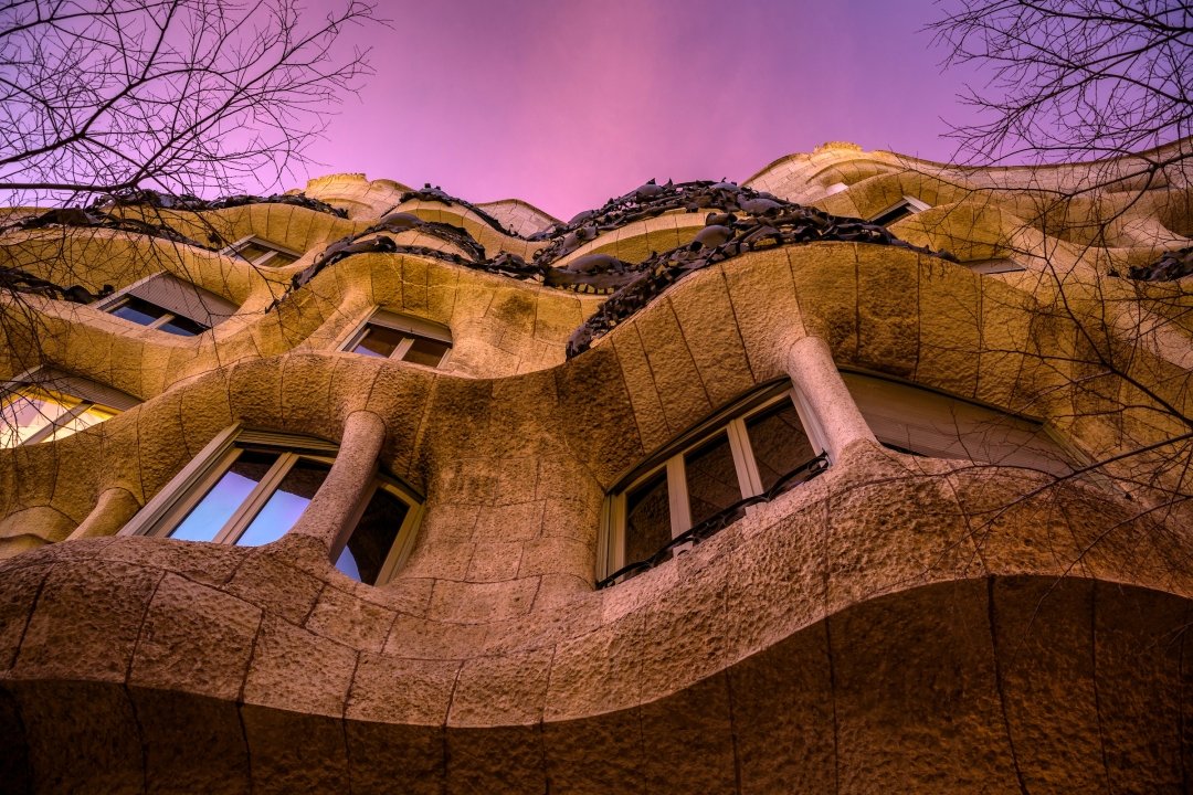Visit the Essential Quarry for only 12.50€! (12035 14 Casa Mila La Pedrera Barcelona Antoni Gaudi)