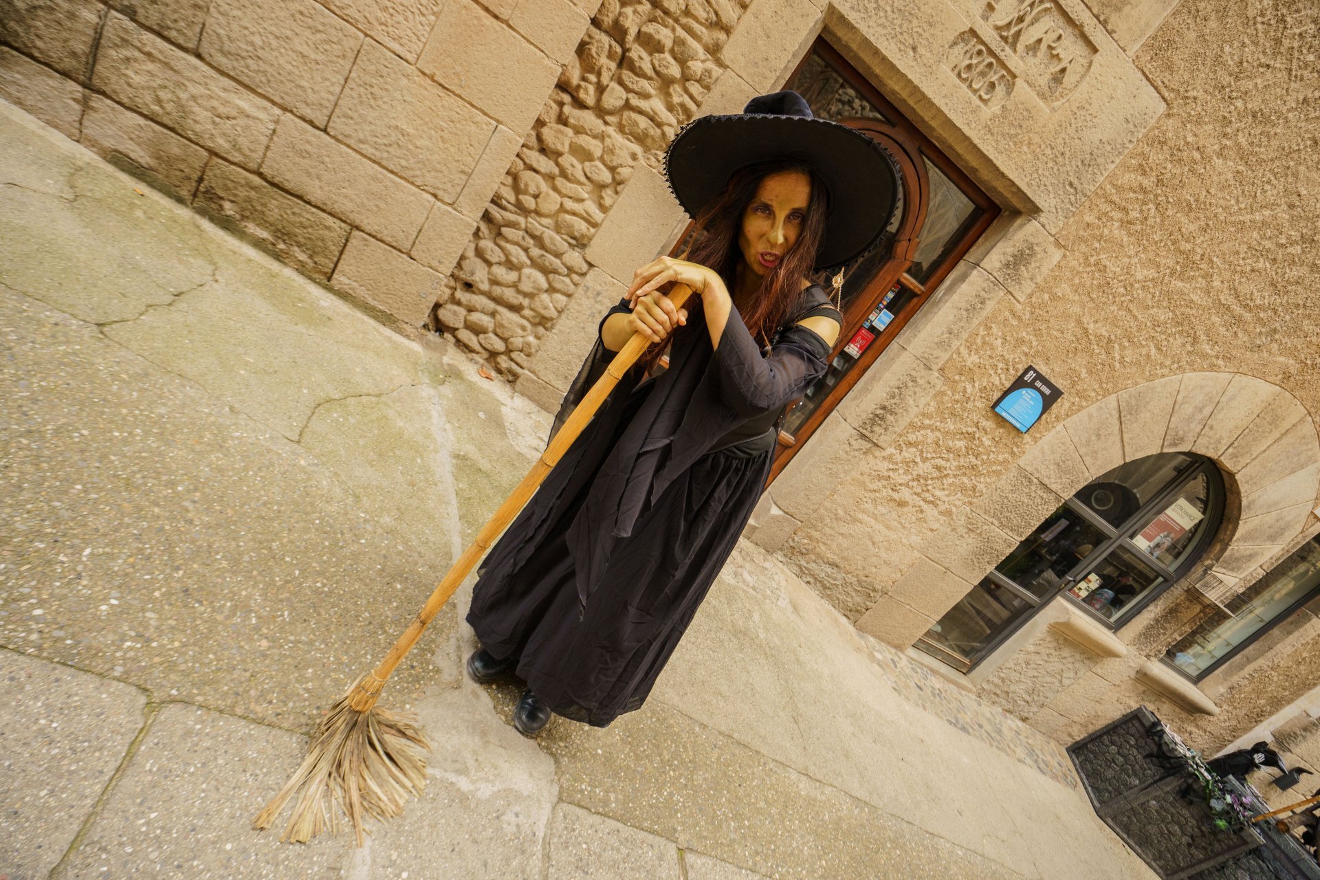 Creepy Halloween Family - Poble Espanyol de Barcelona (Creepy Halloween Family Poble Espanyol 2)