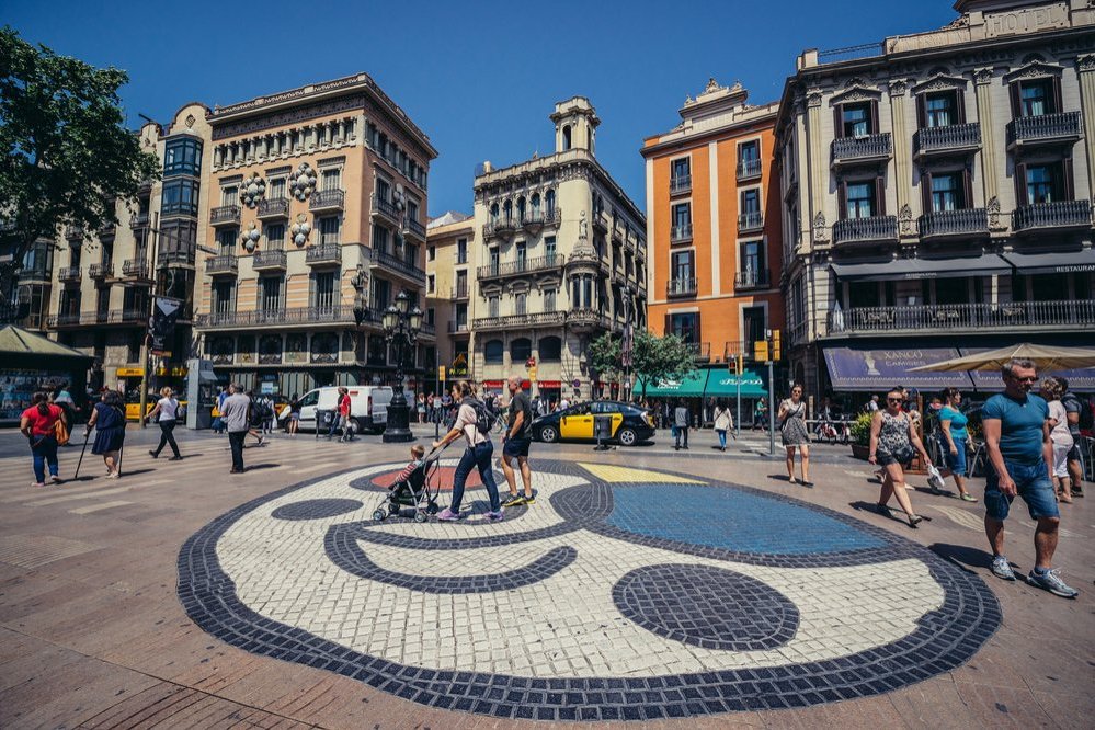 Walking tour of the Ciutat Vella (Barcelona) - Forever Barcelona (Depositphotos_116852034_s)