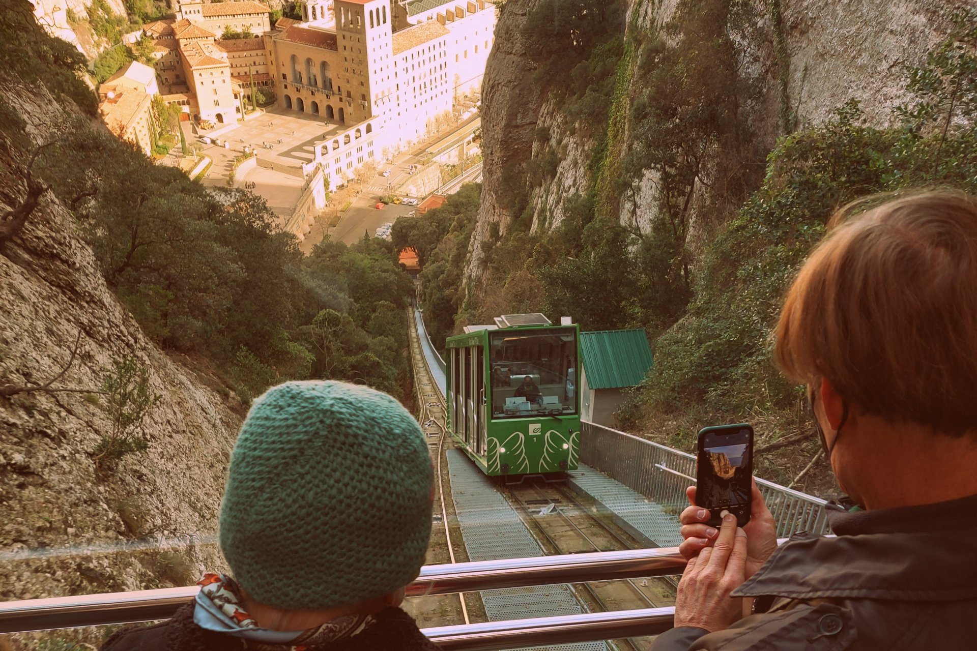Excursión a Montserrat desde Barcelona - Forever Barcelona (2021 12 21 11.03_.40 Copia_)