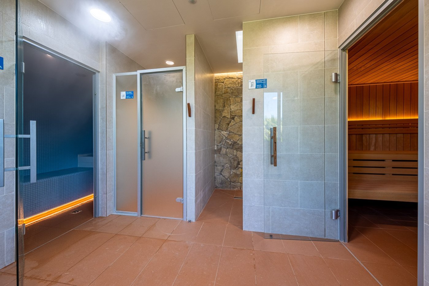 Relaxing getaway in Salou: apartments, spa and heated pool (2023 07 13 0249 Hdr)