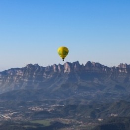 Vol en globus al Bages amb vistes a Montserrat