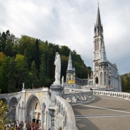 2 jours. Lourdes et les grottes de Batharram