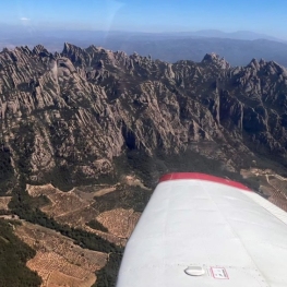 Montserrat a vista d'ocell. Vol en avioneta per la muntanya&#8230;