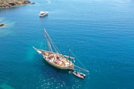 Nuit romantique à bord, dîner et sommeil, Charter Sant Isidre