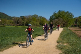 Paseo por el valle d'en bas con el Centro Logístico de Bicicletas