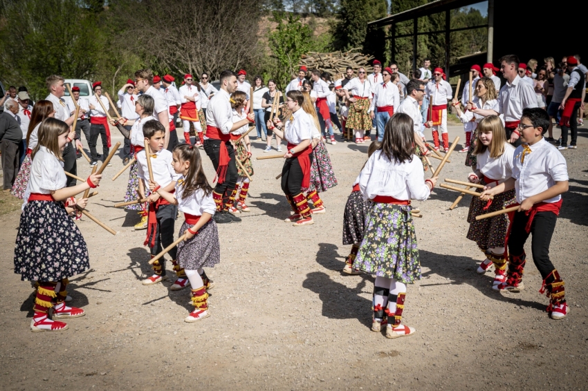 Sant Joan de Vilatorrada (Santjoandevilatorrada_santmartidetorruella_caramelles_abril_fortuny 002 Min)