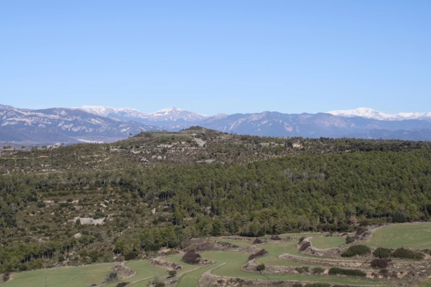 Viver i Serrateix (Vista Montanyes De Montbord)