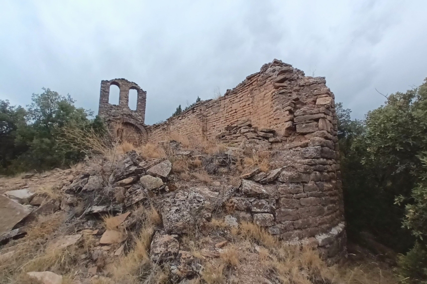 La Baronia de Rialb (Restes De Esglesia Romanica De Santa Maria Del Castell De Salinoves)