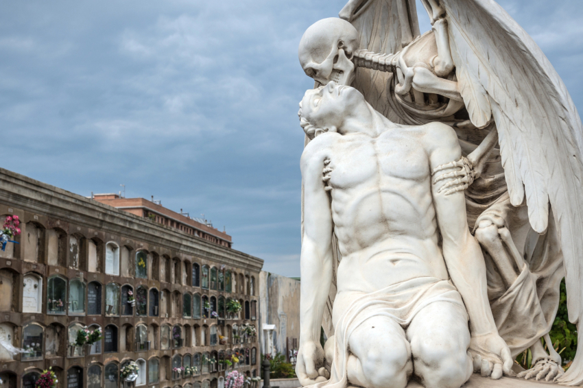 Las ciudades de los muertos, los cementerios más singulares de Cataluña