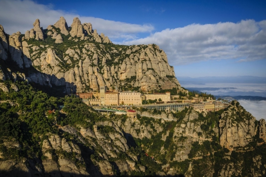 Sant Jeroni du monastère de Montserrat. Marchez le long du Camí Vell et retournez à Sant Joan