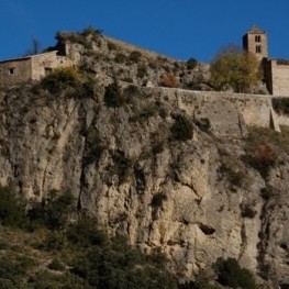 Château-lièvre et Roc de Rumbau à Peramola