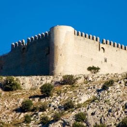 châteaux médiévaux dans les environs de Montgrí